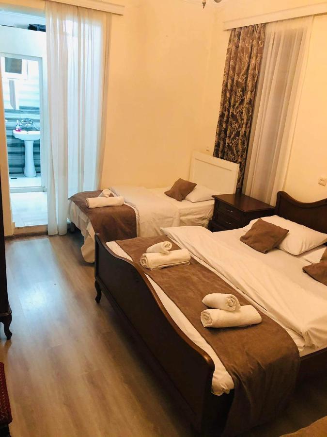 Nana'S House Hotel Batumi Bagian luar foto