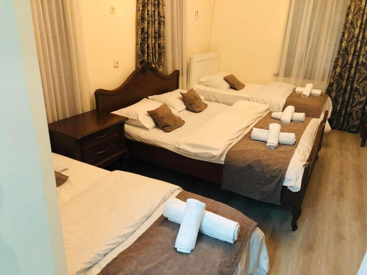 Nana'S House Hotel Batumi Bagian luar foto