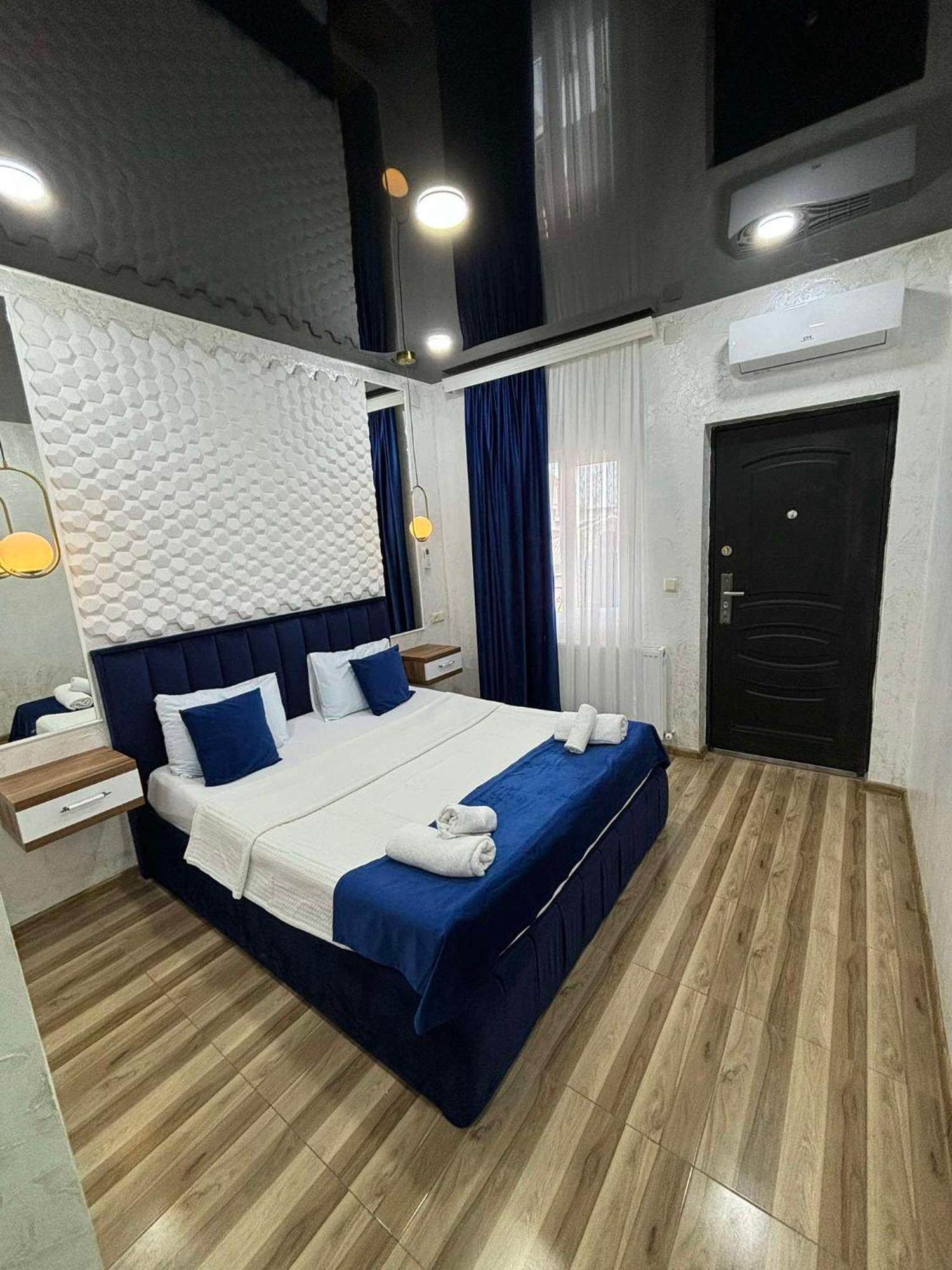 Nana'S House Hotel Batumi Bagian luar foto