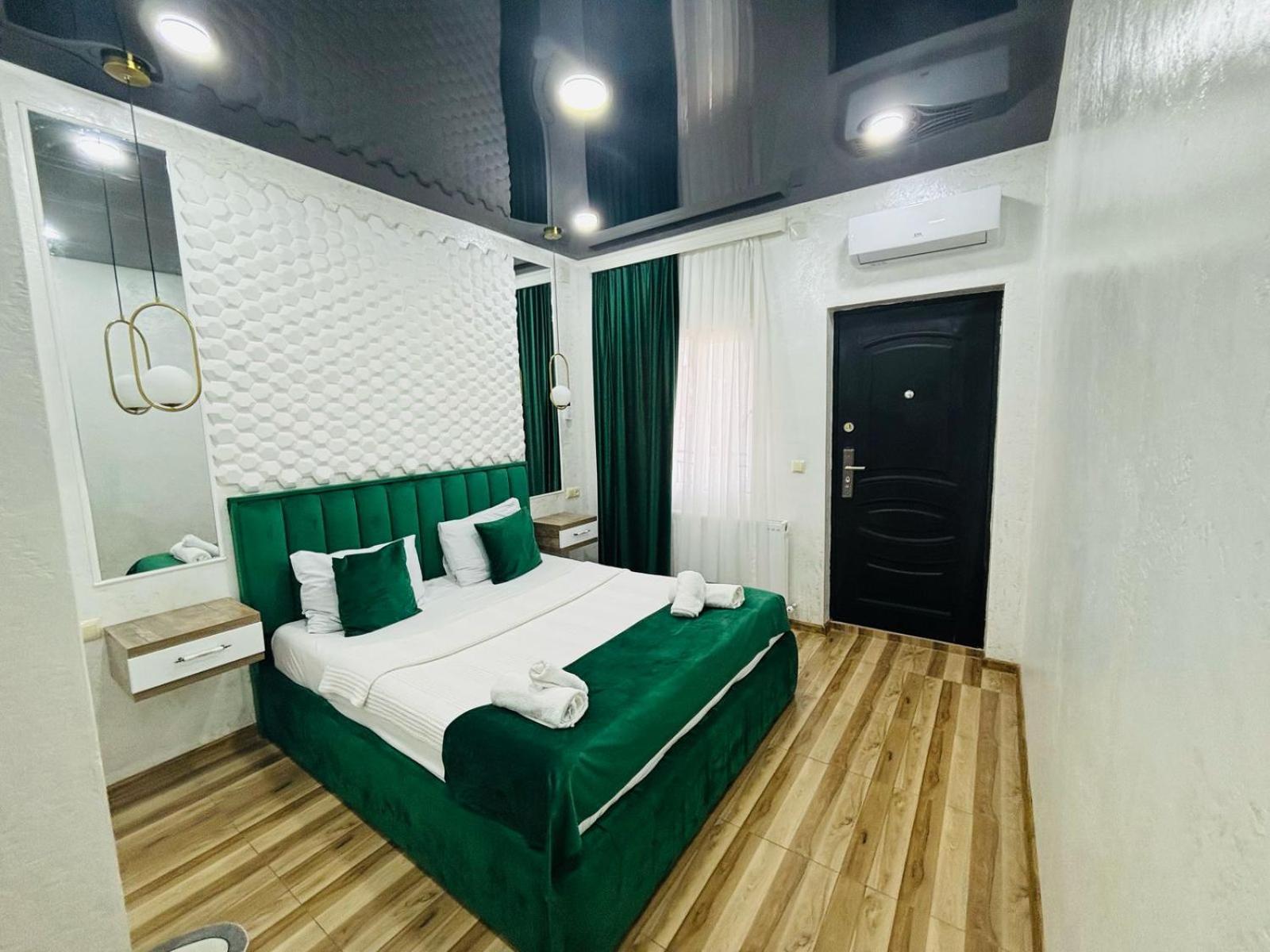 Nana'S House Hotel Batumi Bagian luar foto