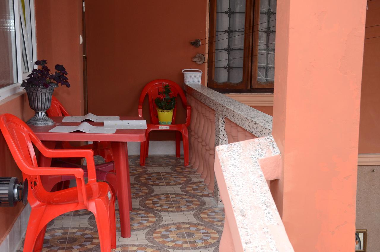 Nana'S House Hotel Batumi Bagian luar foto